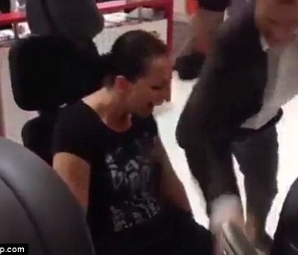 O femeie isi rupe amble picioare in sala de sport incercand sa impinga greutati prea mari. VIDEO O femeie isi rupe amble picioare in sala de sport incercand sa impinga greutati prea mari. VIDEO