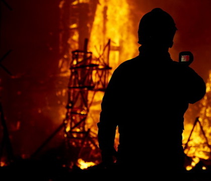 Sapte copii au murit intr-un incendiu izbucnit intr-un bloc din New York. Peste 100 de pompieri s-au deplasat la incident Sapte copii au murit intr-un incendiu izbucnit intr-un bloc din New York. Peste 100 de pompieri s-au deplasat la incident