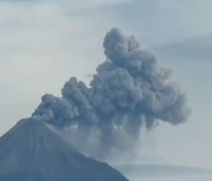 Coincidenta bizara in Mexic. Cei mai periculosi vulcani au erupt in aceeasi zi, aruncand fum si cenusa in aer Coincidenta bizara in Mexic. Cei mai periculosi vulcani au erupt in aceeasi zi, aruncand fum si cenusa in aer