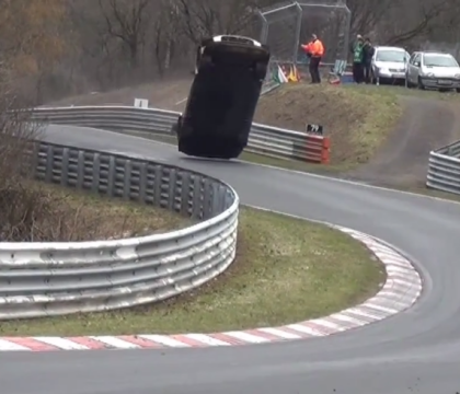 Accident horror pe circuitul de la Nurburgring. Un spectator a murit dupa ce o masina s-a rasturnat si a rupt gardurile Accident horror pe circuitul de la Nurburgring. Un spectator a murit dupa ce o masina s-a rasturnat si a rupt gardurile