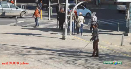 Tu ce ai face? Cum reactioneaza romanii cand un ORB isi pierde portofelul: VIDEO VIRAL