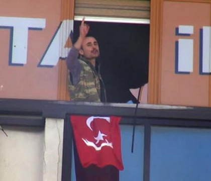 Teroare in Istanbul. Doi barbati inarmati au intrat in sediul partidului aflat la gurvernare Teroare in Istanbul. Doi barbati inarmati au intrat in sediul partidului aflat la gurvernare
