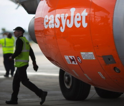 Un avion EasyJet a aterizat de urgenta la Roma, dupa ce un pasager a lovit o stewardesa din cauza unui sandvis Un avion EasyJet a aterizat de urgenta la Roma, dupa ce un pasager a lovit o stewardesa din cauza unui sandvis