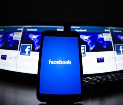 Barbatii se indragostesc nebuneste de ea pe Facebook. Ce se intampla cu toti atunci cand o intalnesc in persoana. FOTO