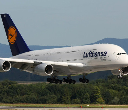 Lufthansa, atacata cibernetic. Hackerii au spart baza de date a clientilor companiei aeriene Lufthansa, atacata cibernetic. Hackerii au spart baza de date a clientilor companiei aeriene