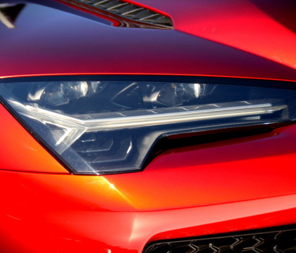 A distrus un Lamborghini intr-o secunda. Reactia pe care a avut-o soferul imediat dupa accident A distrus un Lamborghini intr-o secunda. Reactia pe care a avut-o soferul imediat dupa accident
