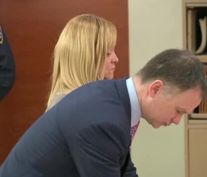 O femeie de 39 de ani din America s-a maritat de 10 ori, dar n-a divortat nici macar o data. Ce pedeapsa risca O femeie de 39 de ani din America s-a maritat de 10 ori, dar n-a divortat nici macar o data. Ce pedeapsa risca
