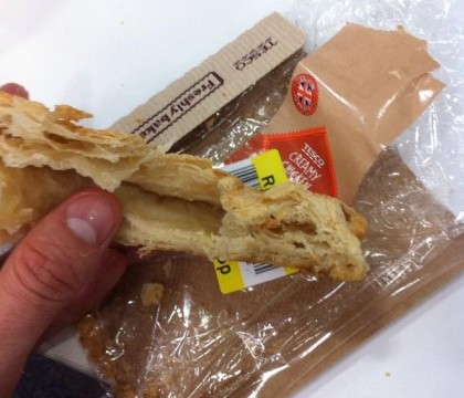 Surpriza pe care a avut-o dupa ce si-a cumparat un sandvis cu pui de la supermarket