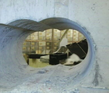 IMAGINI de la jaful secolului din Londra. Cum arata depozitul din care au fost furate bunuri de 200 de milioane de lire IMAGINI de la jaful secolului din Londra. Cum arata depozitul din care au fost furate bunuri de 200 de milioane de lire