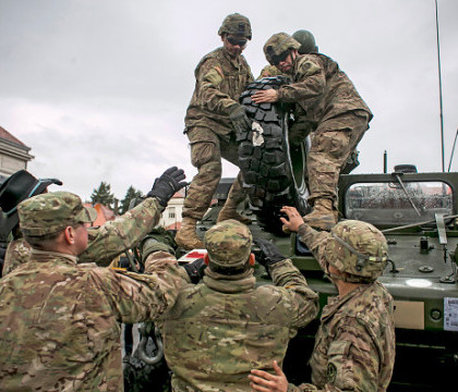 NATO se teme de o noua ofensiva a rebelilor prorusi. Stoltenberg: Rusii au crescut livrarile de arme in estul Ucrainei NATO se teme de o noua ofensiva a rebelilor prorusi. Stoltenberg: Rusii au crescut livrarile de arme in estul Ucrainei