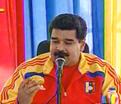 A aruncat cu un mango in presedintele Venezuelei si a primit in schimb o locuinta: "Am sunat-o, nu-i venea sa creada". VIDEO
