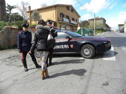 Si-a lasat copilul singur in casa si a mers in club sa se distreze. Acum moldoveanca risca inchisoare in Italia Si-a lasat copilul singur in casa si a mers in club sa se distreze. Acum moldoveanca risca inchisoare in Italia