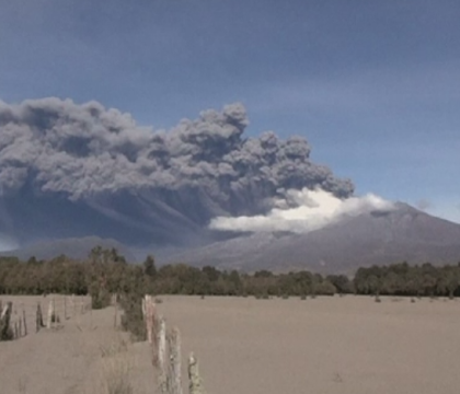 Vulcanul chilian Calbuco a erupt pentru a treia oara in ultima saptamana. Populatia, evacuata pe o raza de 20 de km Vulcanul chilian Calbuco a erupt pentru a treia oara in ultima saptamana. Populatia, evacuata pe o raza de 20 de km