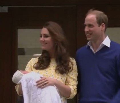 PRIMELE IMAGINI cu fetita lui Kate Middleton. Printul William: "Suntem foarte fericiti" PRIMELE IMAGINI cu fetita lui Kate Middleton. Printul William: "Suntem foarte fericiti"