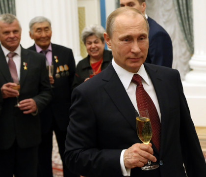 Putin este "mediocru si complexat", spune un fost coleg din KGB. Ce scenariu ii sugereaza lui Obama pentru a invinge Rusia Putin este "mediocru si complexat", spune un fost coleg din KGB. Ce scenariu ii sugereaza lui Obama pentru a invinge Rusia