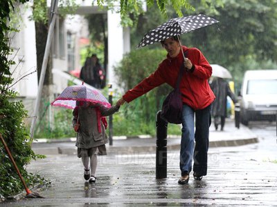 Cer noros, ploi si temperaturi joase. Ce prognoze au meteorologii pentru acest weekend
