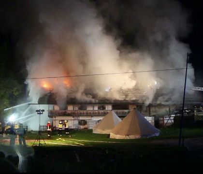 Un incendiu devastator a mistuit un hotel din Germania. Sase persoane sunt disparute, alte zeci sunt grav ranite Un incendiu devastator a mistuit un hotel din Germania. Sase persoane sunt disparute, alte zeci sunt grav ranite