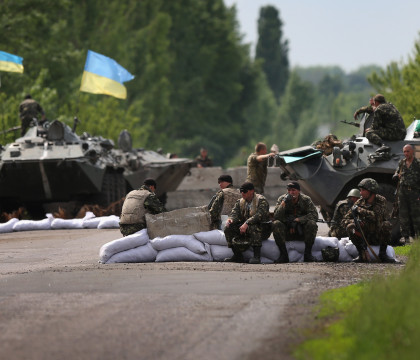 Conflict cu armament greu in Ucraina. Tensiunile dintre armata si separatistii prorusi capata proportii Conflict cu armament greu in Ucraina. Tensiunile dintre armata si separatistii prorusi capata proportii