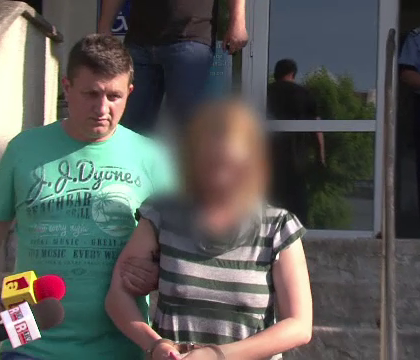 O femeie si-ar fi ucis bebelusul de 8 zile in fata altor doi copii. Marturia terifianta facuta la ancheta O femeie si-ar fi ucis bebelusul de 8 zile in fata altor doi copii. Marturia terifianta facuta la ancheta