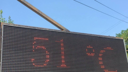 S-a deschis cuptorul peste Moldova. Un termometru instalat intr-o intersectie din capitala arata ca la aceasta ora, la soare, avem 51 de grade Celsius - FOTO