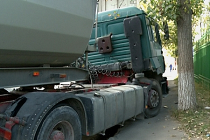 Doua camioane s-au ciocnit pe strada Mesager din capitala: Un barbat a murit
