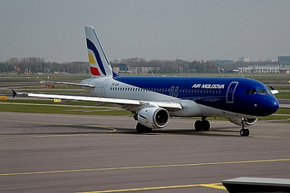 Panica pe Aeroport! 160 de pasageri au asteptat ore in sir, dupa ce un avion s-a defectat Panica pe Aeroport! 160 de pasageri au asteptat ore in sir, dupa ce un avion s-a defectat