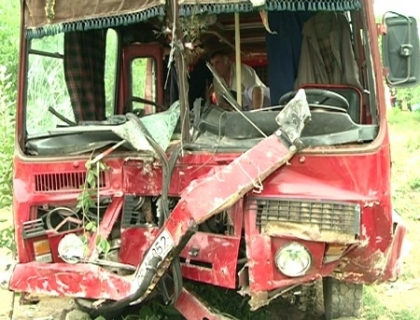 VIDEO. Inca un accident infiorator. 25 de RANITI la Telenesti! Un autobuz a intrat intr-o constructie VIDEO. Inca un accident infiorator. 25 de RANITI la Telenesti! Un autobuz a intrat intr-o constructie