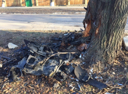 Aici si-a gasit sfarsitul intreaga familie. Imagini de la locul unde s-a produs teribilul accident: peste tot sunt imprastiate bucati din piesele vehiculului - GALERIE FOTO