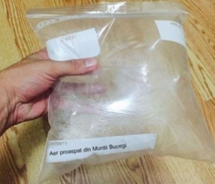 Un brailean a anuntat pe Facebook ca vinde pungi cu aer proaspat din Muntii Bucegi. Ce a urmat pentru tanarul de 27 de ani Un brailean a anuntat pe Facebook ca vinde pungi cu aer proaspat din Muntii Bucegi. Ce a urmat pentru tanarul de 27 de ani