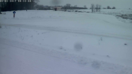 Cum se circula in nordul si centrul tarii, acolo unde a nins cel mai mult. In unele localitati, abia se vede drumul - Imagini de pe camerele de supraveghere