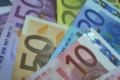 A extorcat sute de euro de la o cersetoare. Un politisti din Calarasi, condamnat A extorcat sute de euro de la o cersetoare. Un politisti din Calarasi, condamnat