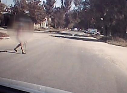 Momentul in care TRAGEDIA a fost evitata! Ce avea sa pateasca o fetita din Causeni. VIDEO Momentul in care TRAGEDIA a fost evitata! Ce avea sa pateasca o fetita din Causeni. VIDEO