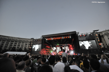 Robbie Williams la Bucuresti: concert fenomenal, organizare defectuoasa. Fanii, extrem de nemultumiti: "Sa va fie rusine!" Robbie Williams la Bucuresti: concert fenomenal, organizare defectuoasa. Fanii, extrem de nemultumiti: "Sa va fie rusine!"