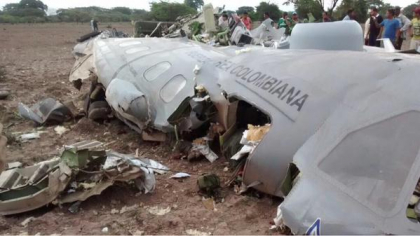 Un avion militar s-a prabusit in Columbia, cu 11 oameni la bord. FOTO de la locul accidentului Un avion militar s-a prabusit in Columbia, cu 11 oameni la bord. FOTO de la locul accidentului