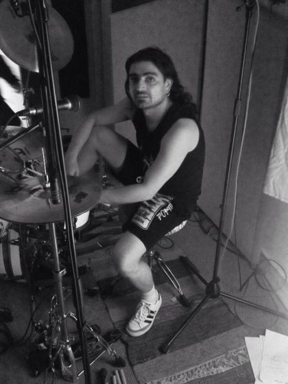 Un alt muzician a murit vineri in incendiul de la Clubul Colectiv. Costi Ignat era membru al trupei Monarchy Band