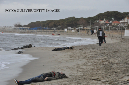 Cadavrele a zeci de refugiati, aruncate de valuri pe plajele Turciei. Care a fost cauza tragediei - FOTO Cadavrele a zeci de refugiati, aruncate de valuri pe plajele Turciei. Care a fost cauza tragediei - FOTO