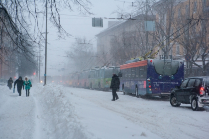 Orasul din Rusia, ingropat de ninsori. S-a depus peste un metru de zapada in doar cateva ore. FOTO Orasul din Rusia, ingropat de ninsori. S-a depus peste un metru de zapada in doar cateva ore. FOTO
