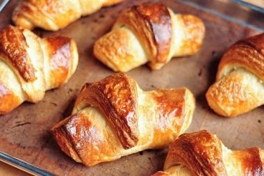 Lectia de gatit: croissante pufoase facute acasa Lectia de gatit: croissante pufoase facute acasa