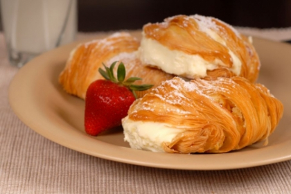 Reteta autentica de Cannoli. Vj Oana Tache a aflat-o de la o bucatareasa din Italia Reteta autentica de Cannoli. Vj Oana Tache a aflat-o de la o bucatareasa din Italia