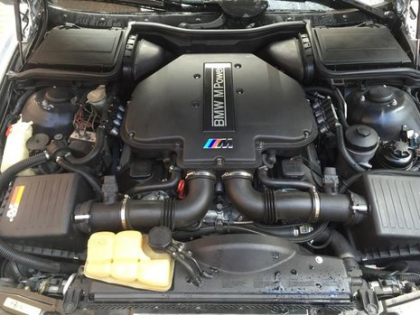 Si-a scos la vanzare BMW-ul M5, insa nimeni nu vrea sa il cumpere. Ce secret ascunde sub capota. FOTO