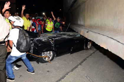 Momentul in care seismul a lovit Ecuadorul, filmat. Oamenii alearga disperati dintr-un mall, un pod s-a prabusit - VIDEO Momentul in care seismul a lovit Ecuadorul, filmat. Oamenii alearga disperati dintr-un mall, un pod s-a prabusit - VIDEO