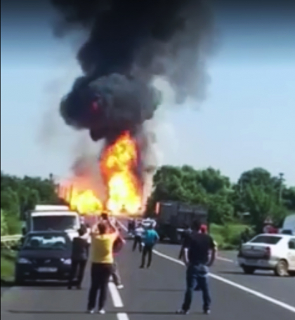 Grav accident in judetul Buzau. Din ce cauza a izbucnit incendiul de proportii - Dezastrul din 2004, la un pas sa se repete