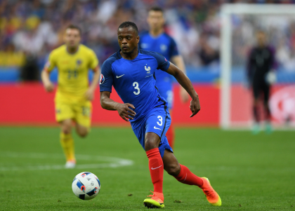 Fundasul francez Patrice Evra, dupa meciul Romania-Franta: "Aveam impresia ca sunt 12 in teren. Romanii au alergat ca nebunii" Fundasul francez Patrice Evra, dupa meciul Romania-Franta: "Aveam impresia ca sunt 12 in teren. Romanii au alergat ca nebunii"