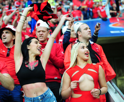 Cele mai sexy suporterite de la UEFA EURO 2016. Cum si-au sustinut echipele nationale - GALERIE FOTO