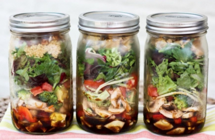 Meatless Friday: salatele in borcan, cea mai simpla metoda prin care poti manca sanatos la birou Meatless Friday: salatele in borcan, cea mai simpla metoda prin care poti manca sanatos la birou