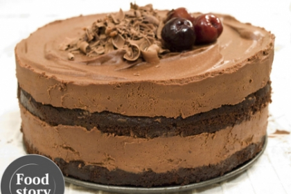 Tort cu mousse de ciocolata si visine Tort cu mousse de ciocolata si visine