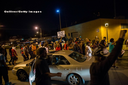 A doua noapte de violente in Milwaukee. O persoana a fost impuscata, iar un politist a fost ranit. VIDEO si FOTO