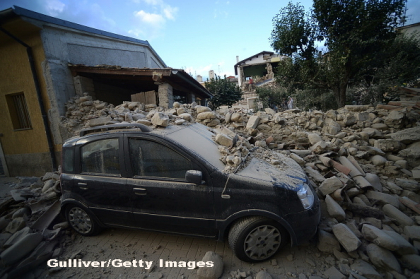 Oameni morti printre daramaturi si case distruse in totalitate. FOTO si VIDEO din Italia, din zonele afectate de seism Oameni morti printre daramaturi si case distruse in totalitate. FOTO si VIDEO din Italia, din zonele afectate de seism