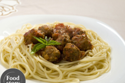 Spaghete arrabiata cu chiftelute de vita Spaghete arrabiata cu chiftelute de vita