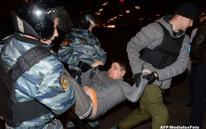 Moscova furioasa. Mii de oameni au protestat dupa uciderea unui rus de catre un posibil imigrant Moscova furioasa. Mii de oameni au protestat dupa uciderea unui rus de catre un posibil imigrant